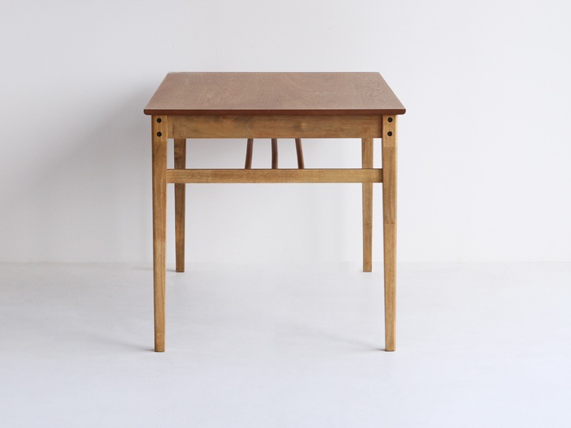 オーク材の大きな木目が美しいダイニングテーブル | 幅120cm