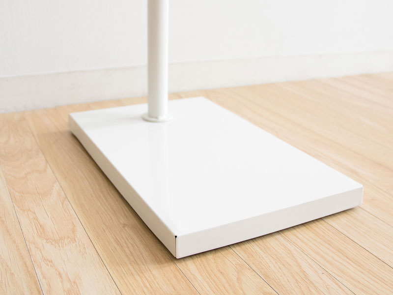 白のポールハンガー｜北欧インテリア