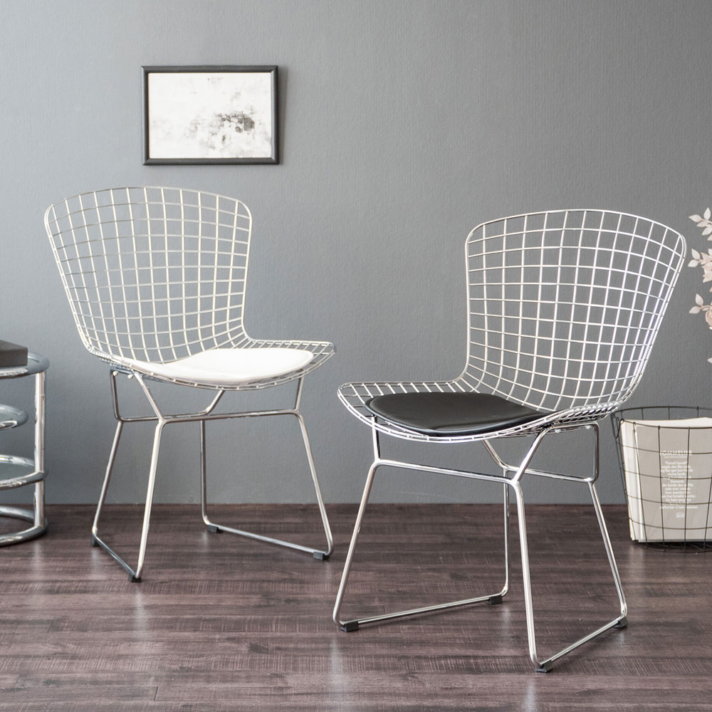 落ち着きと軽やかでモダンな佇まいのワイヤーデザインのチェア