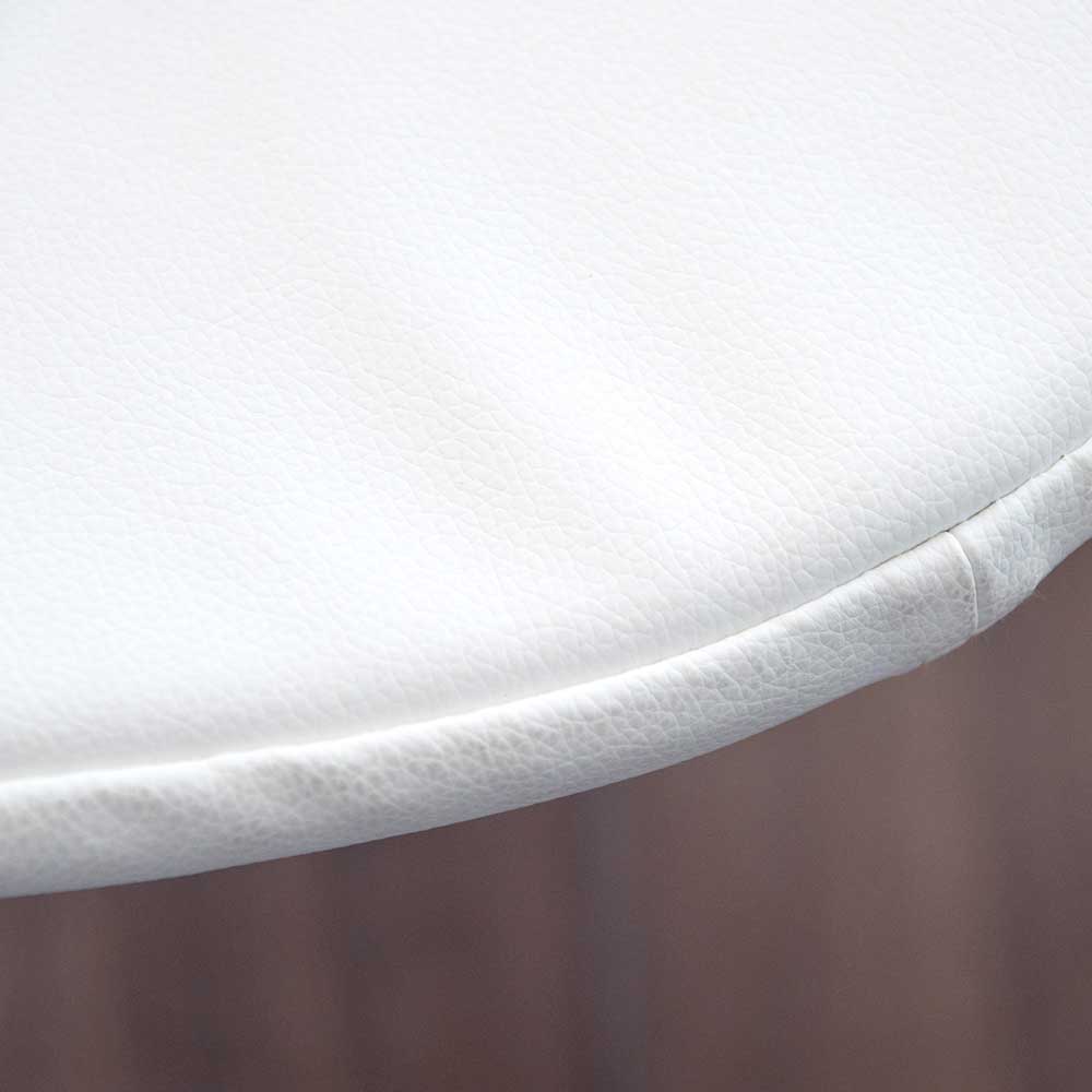 ダイヤモンドのような美しいデザインが座る人を包み込むワイヤーラウンジチェア