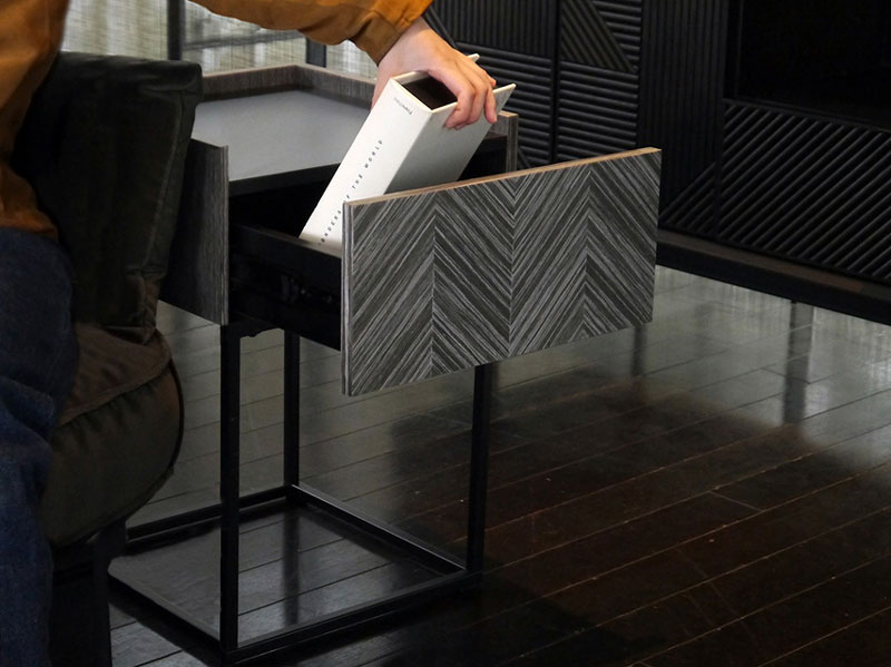 モダンな印象のサイドテーブル｜VZ