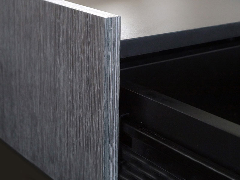 モダンな印象のサイドテーブル｜VZ