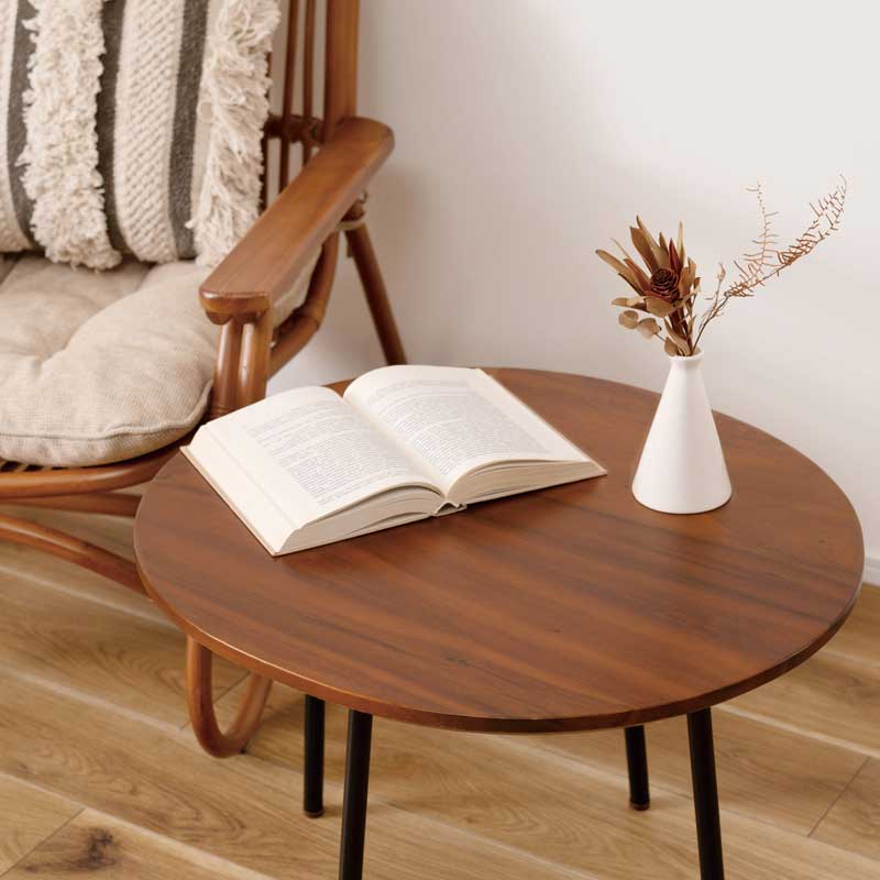 切り株風ラウンドサイドテーブル｜素朴さ際立つ木の温もり