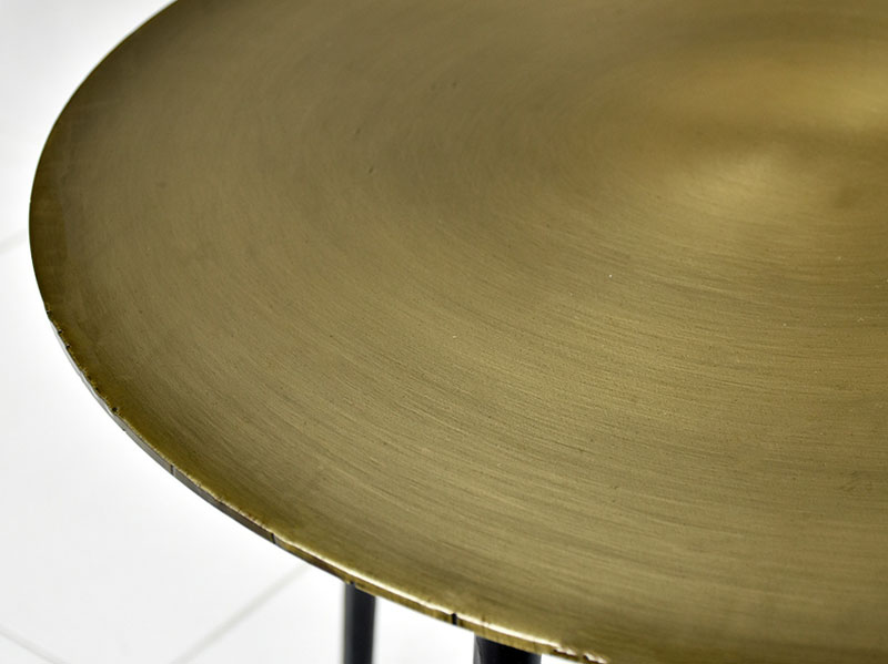 個性あふれる天板が目を惹くサイドテーブル|BE