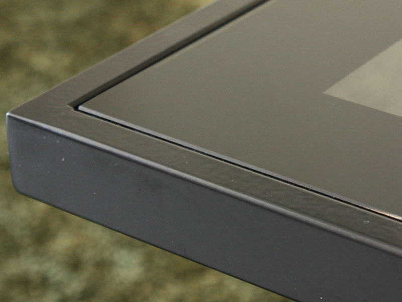 アイアンフレームとグレーガラスの天板のオシャレなセンターテーブル