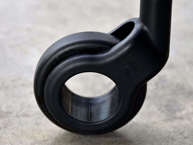 大理石調のテーブル天板がスタイリッシュな印象のサイドテーブル|SN