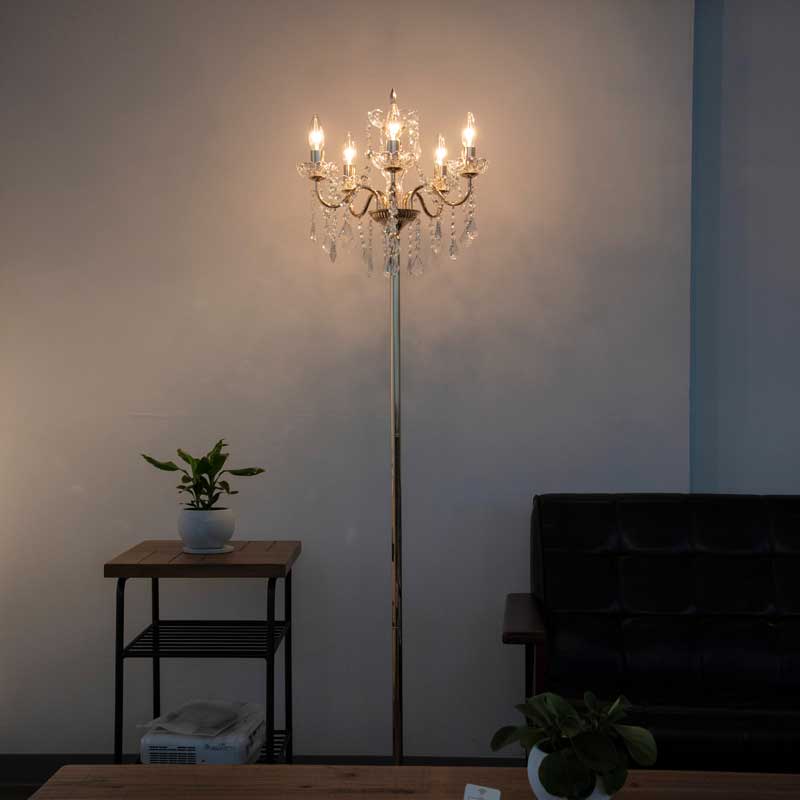 シャンデリアの輝きを楽しむおしゃれスタンドライト｜空間を華やかに照らすクリスタルデザイン