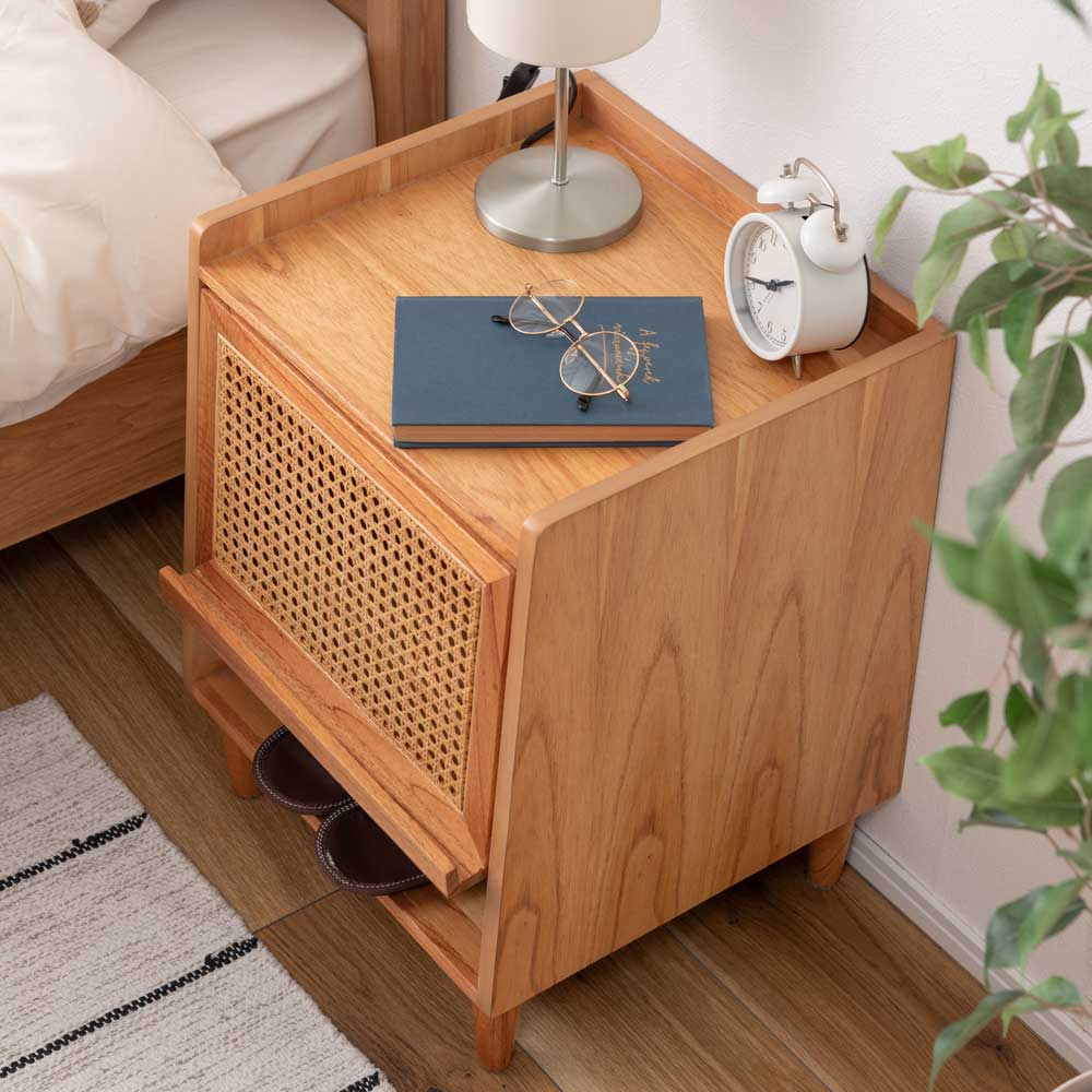 ラタン サイドテーブル 木製 ガラス天板 北欧 ナチュラル インテリア 収納付き Natural × Glass 透明感のある ラタンサイドテーブル – KANADEMONO