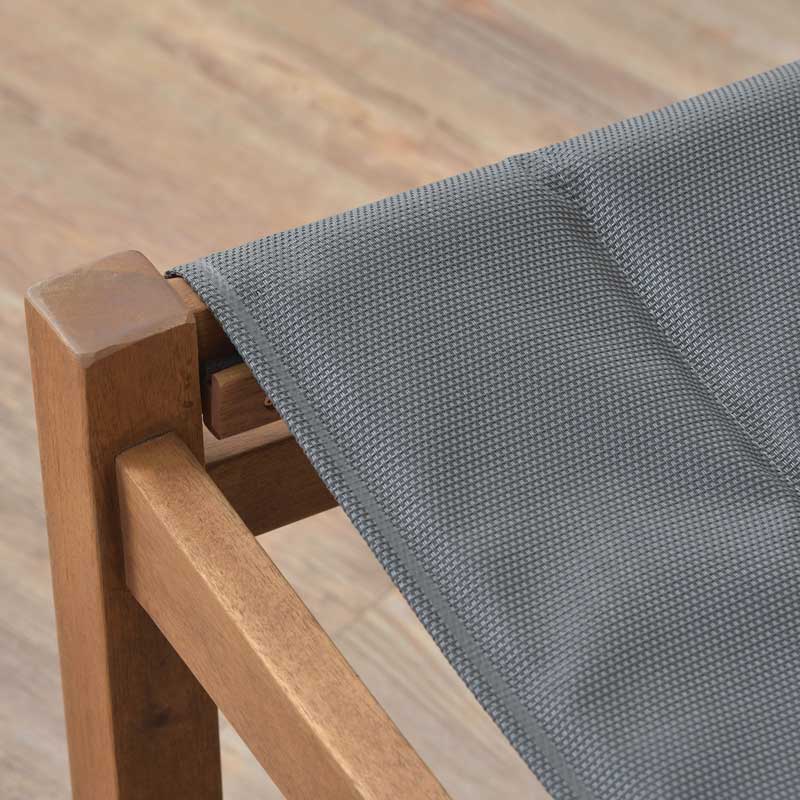 アカシア×メッシュの軽快チェア|屋内外に映えるアウトドア風デザイン