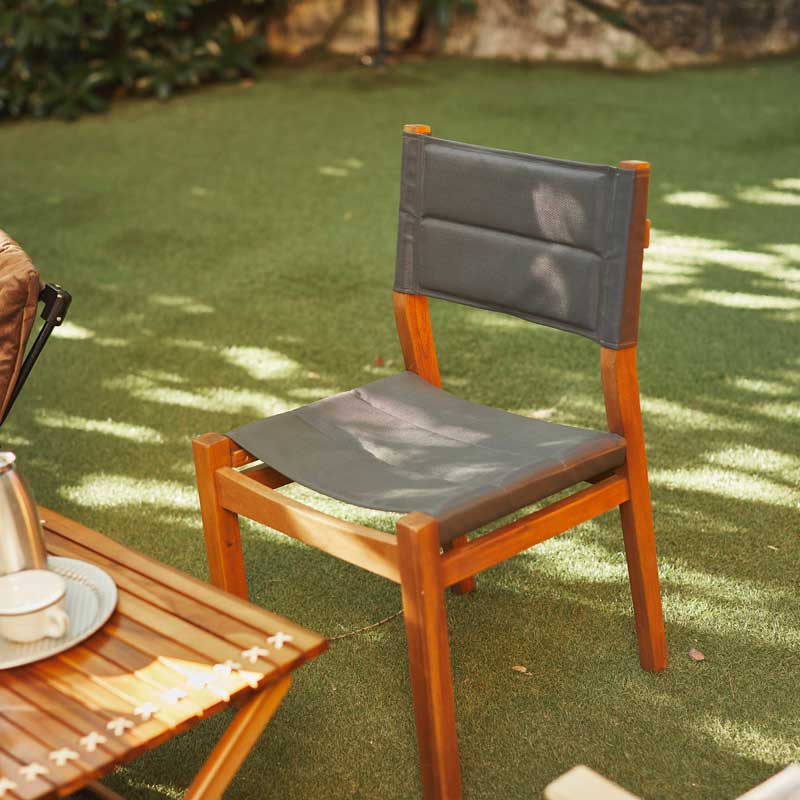 アカシア×メッシュの軽快チェア|屋内外に映えるアウトドア風デザイン