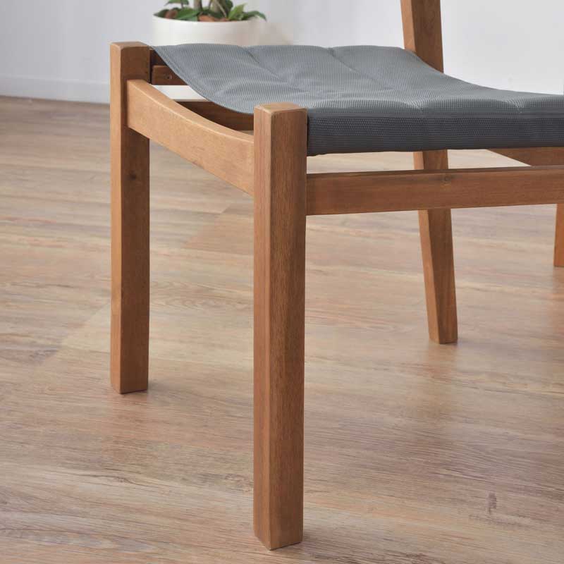 アカシア×メッシュの軽快チェア|屋内外に映えるアウトドア風デザイン