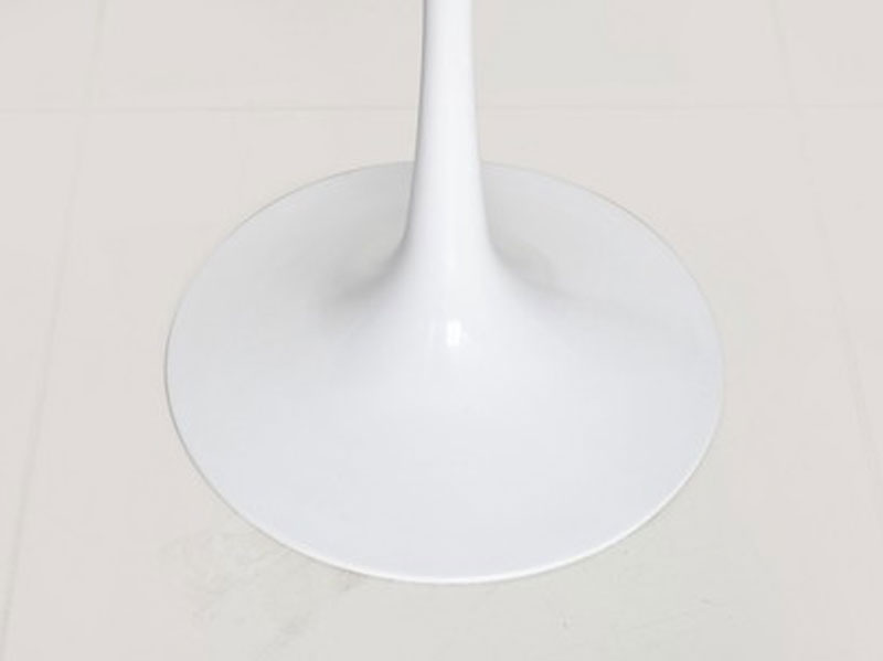 天然の大理石を使用したスタイリッシュなサイドテーブル