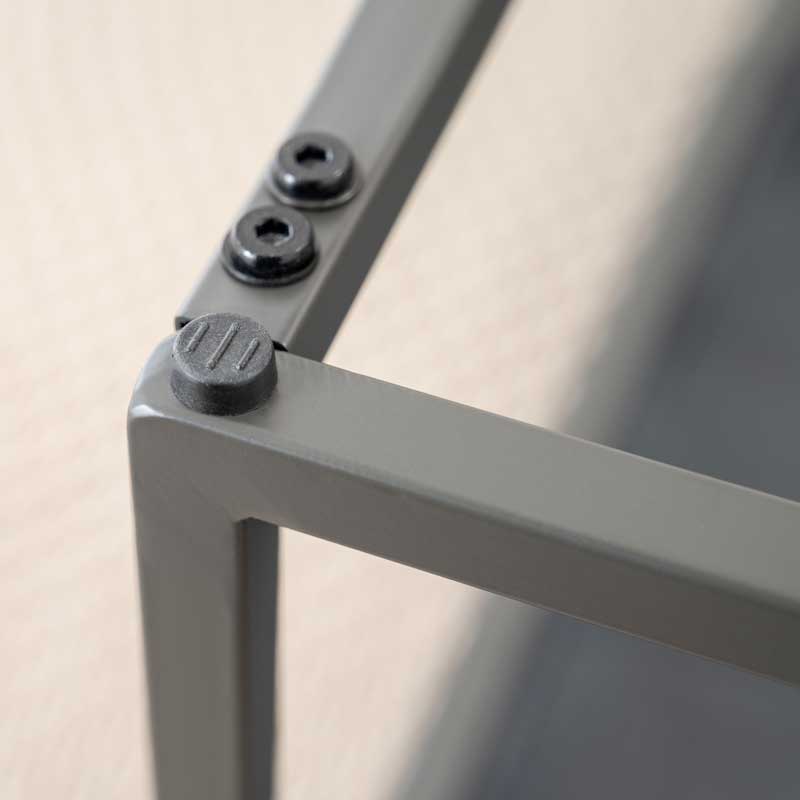 モダン脚が映えるスクエアデザインのローテーブル｜幅65cm