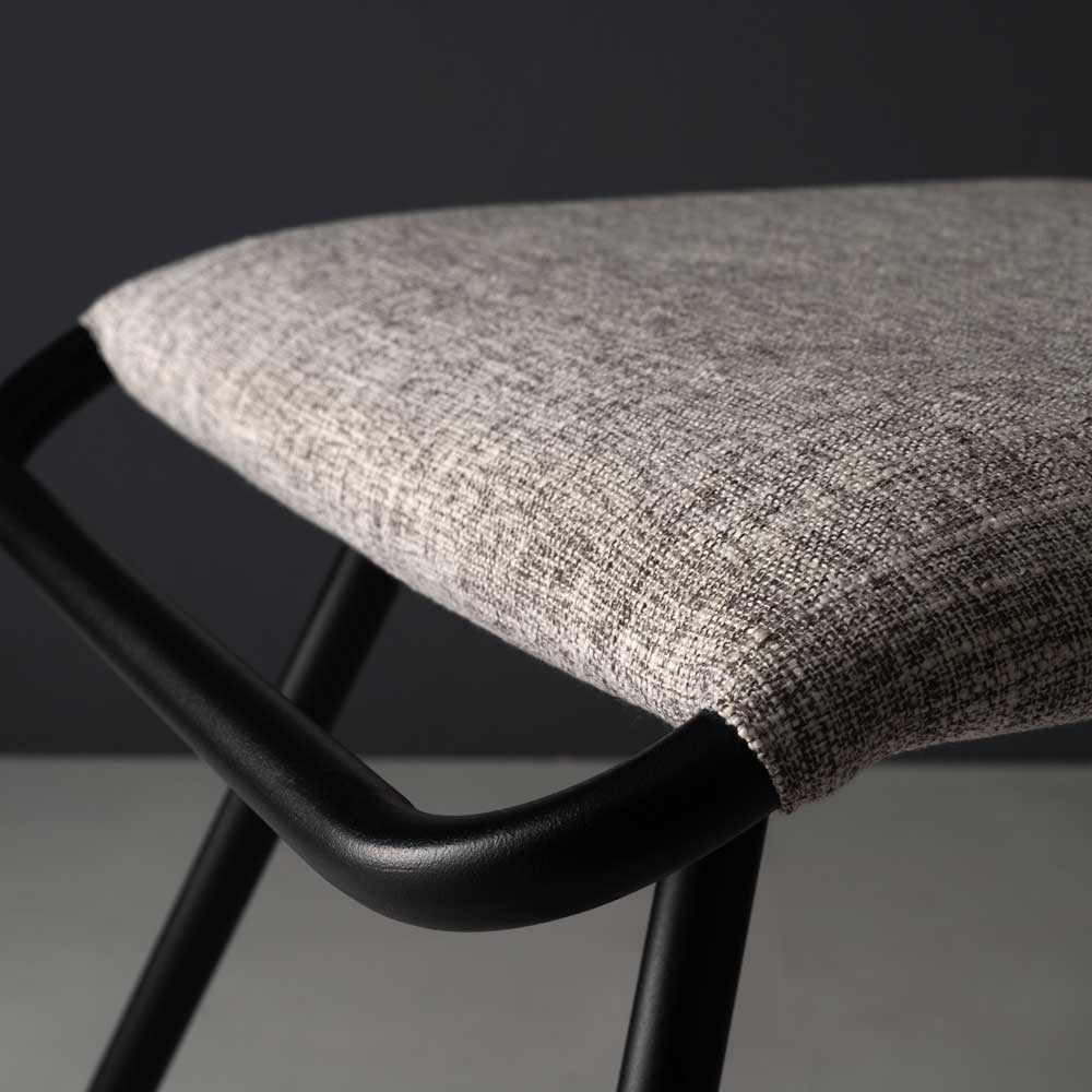 インダストリアルデザインの回転式ハイチェア｜おしゃれなファブリック座面