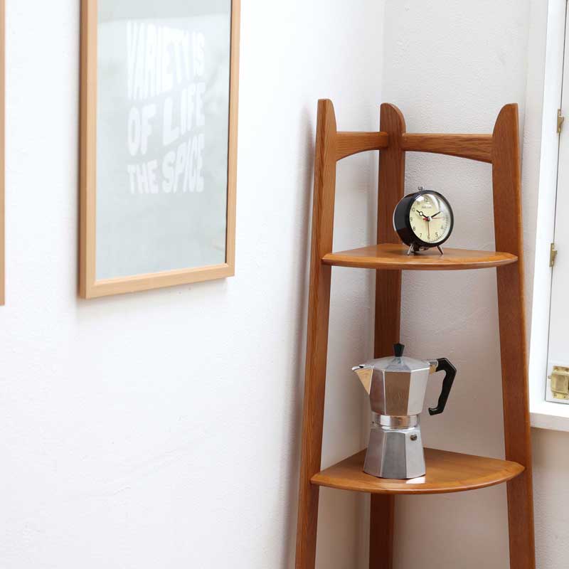 北欧レトロデザインのコーナーオープンラック｜空間を活用するおしゃれな収納