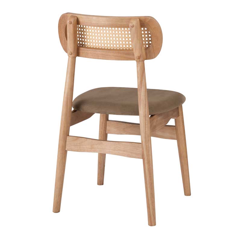 ラタン背もたれの北欧風ダイニングチェア｜スエード調座面で柔らかな空間に