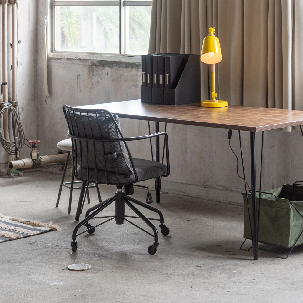 コーデュロイ×スチールのヴィンテージ感漂うデスクチェア|昇降・ロッキング機能付