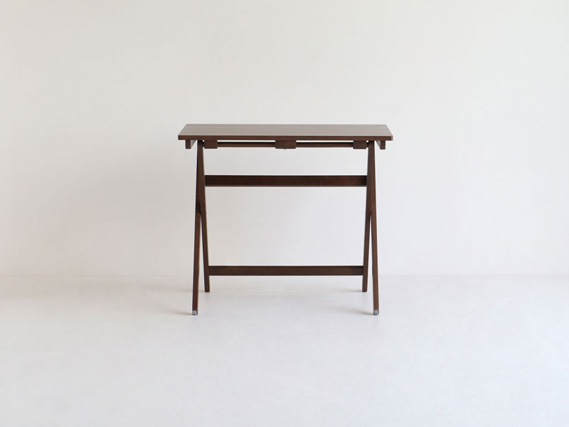 ナチュラルな折り畳み式のデスクとチェアセット