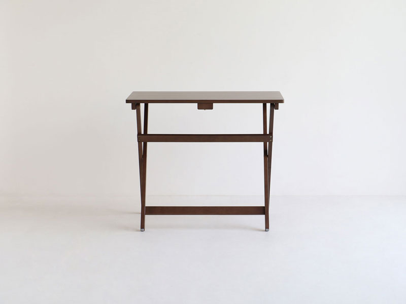 ナチュラルな折り畳み式のデスクとチェアセット