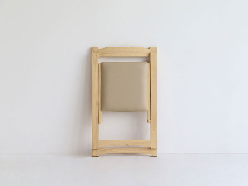 ナチュラルな折り畳み式のデスクとチェアセット