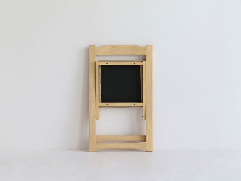 ナチュラルな折り畳み式のデスクとチェアセット