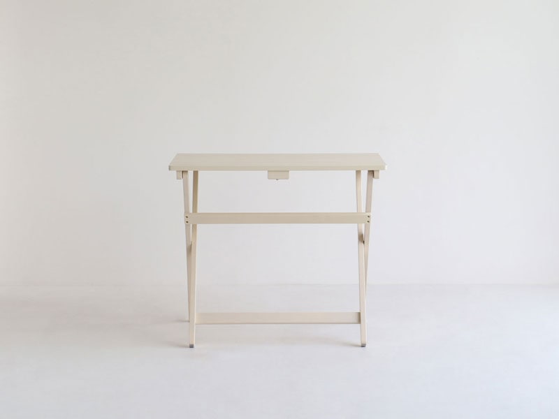 ナチュラルな折り畳み式のデスクとチェアセット