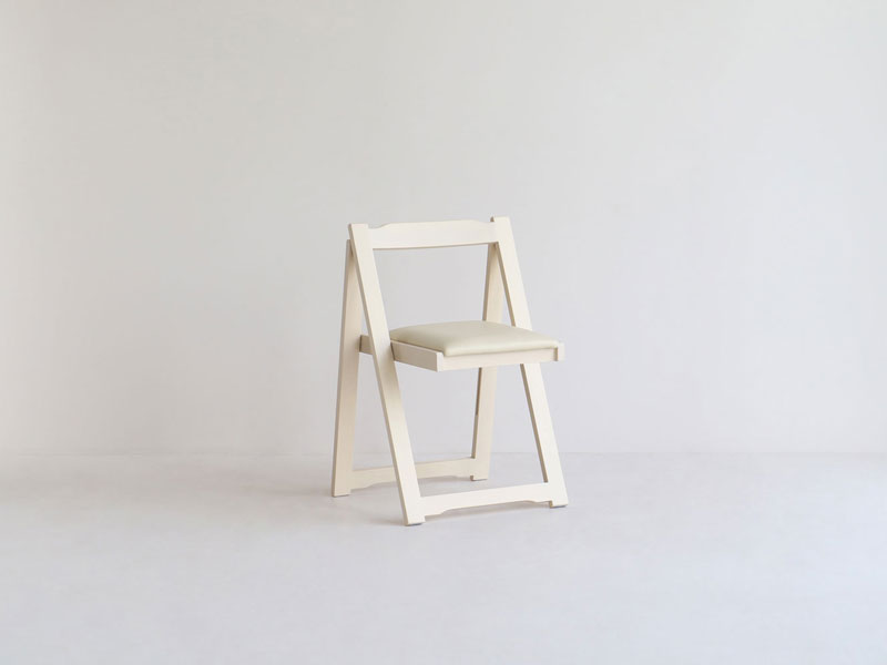 ナチュラルな折り畳み式のデスクとチェアセット