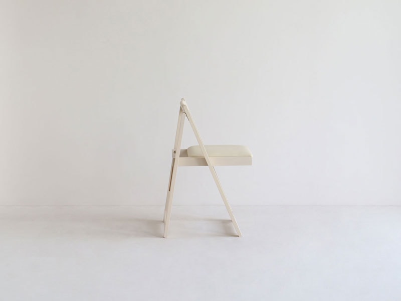 ナチュラルな折り畳み式のデスクとチェアセット