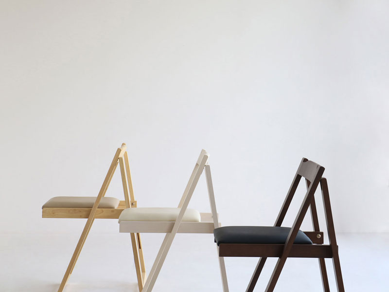 ナチュラルな折り畳み式のデスクとチェアセット