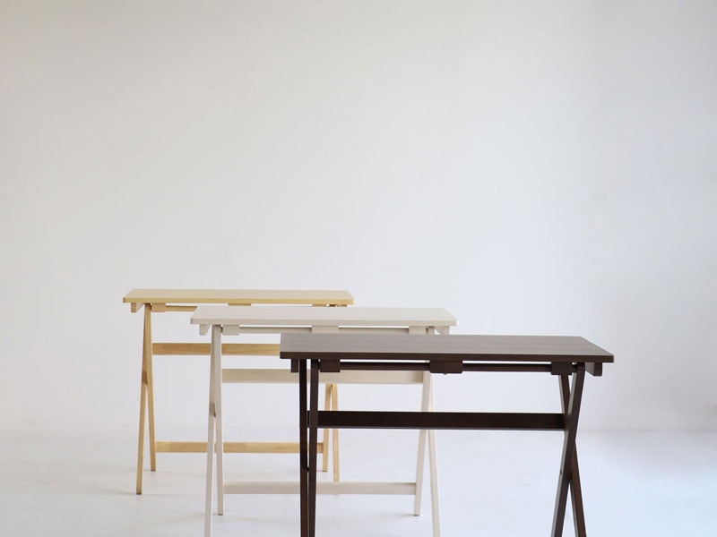 ナチュラルな折り畳み式のデスクとチェアセット
