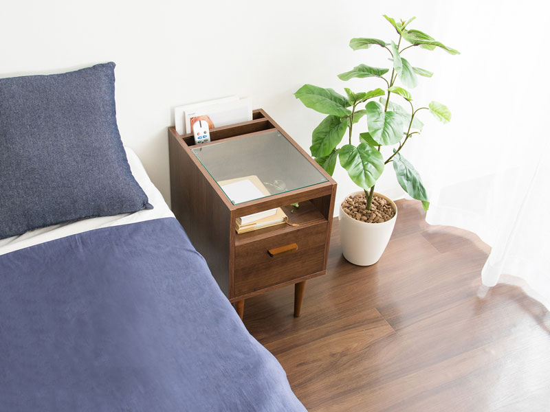 ガラストップのサイドテーブル｜カフェスタイル