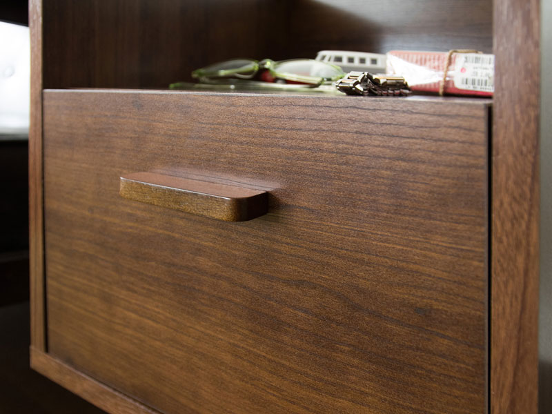 ガラストップのサイドテーブル｜カフェスタイル