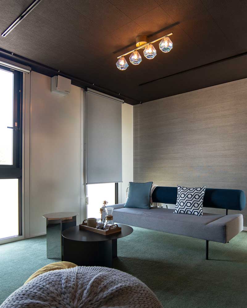 上質な輝きを放つガラス×ゴールドの4灯シーリングライト｜リビングダイニング照明