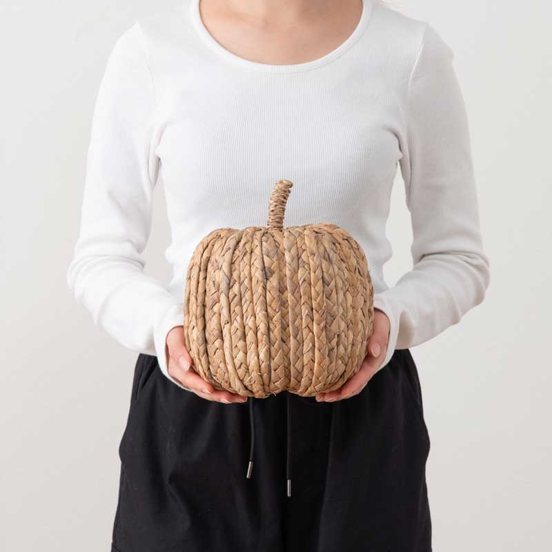 天然素材のかぼちゃ型オブジェ｜秋のインテリアに