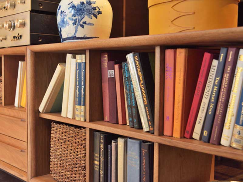 天然木オークの脚付きシェルフ|北欧デザイン