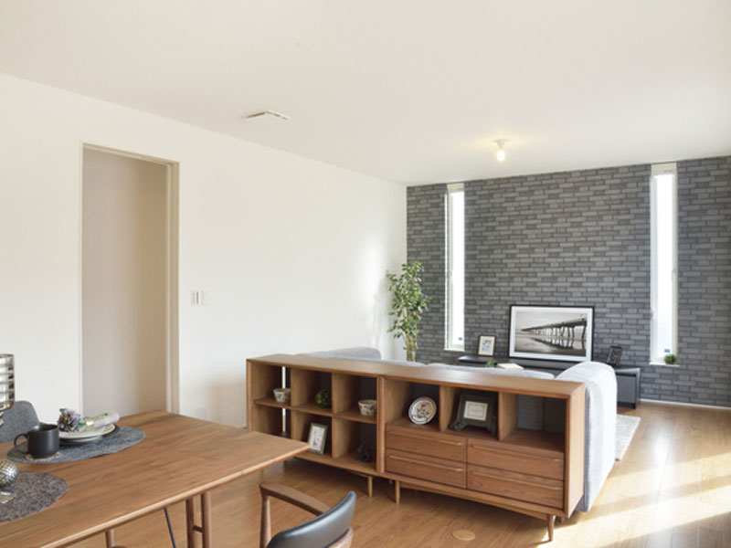 天然木オークの脚付きシェルフ|北欧デザイン