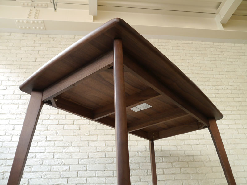 美しい木目が特徴的な高級感のあるダイニングテーブル|幅150cm|CK