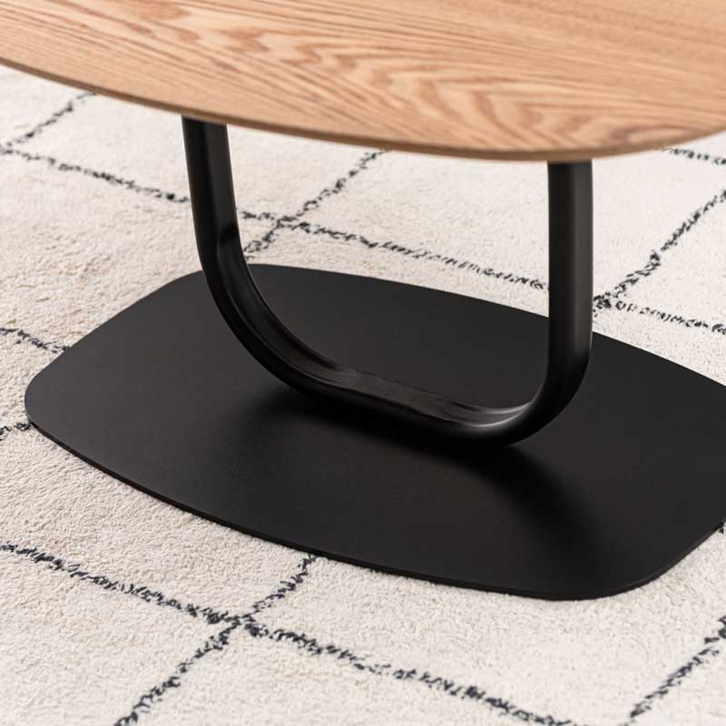 抜け感スチール脚のリビングテーブル｜モダンスタイル | インテリア