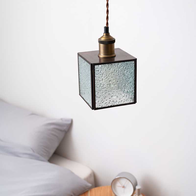 レトロモダンな四角いステンドガラスシェード