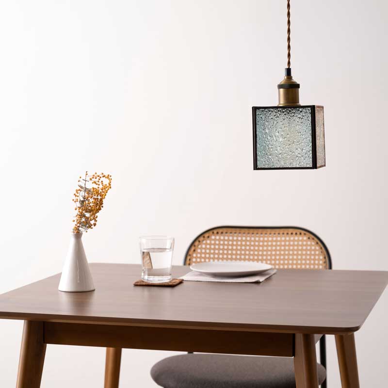 レトロモダンな四角いステンドガラスシェード