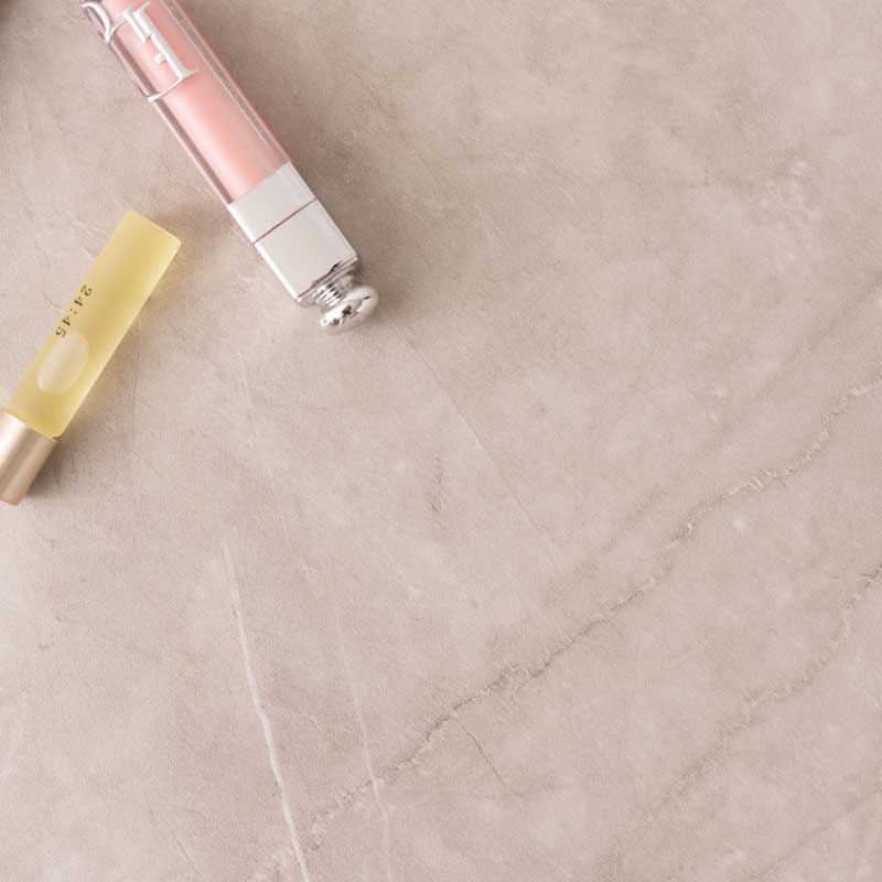 フォトジェニックな大理石調ラウンドテーブル｜暮らしに映える韓国モダンインテリア