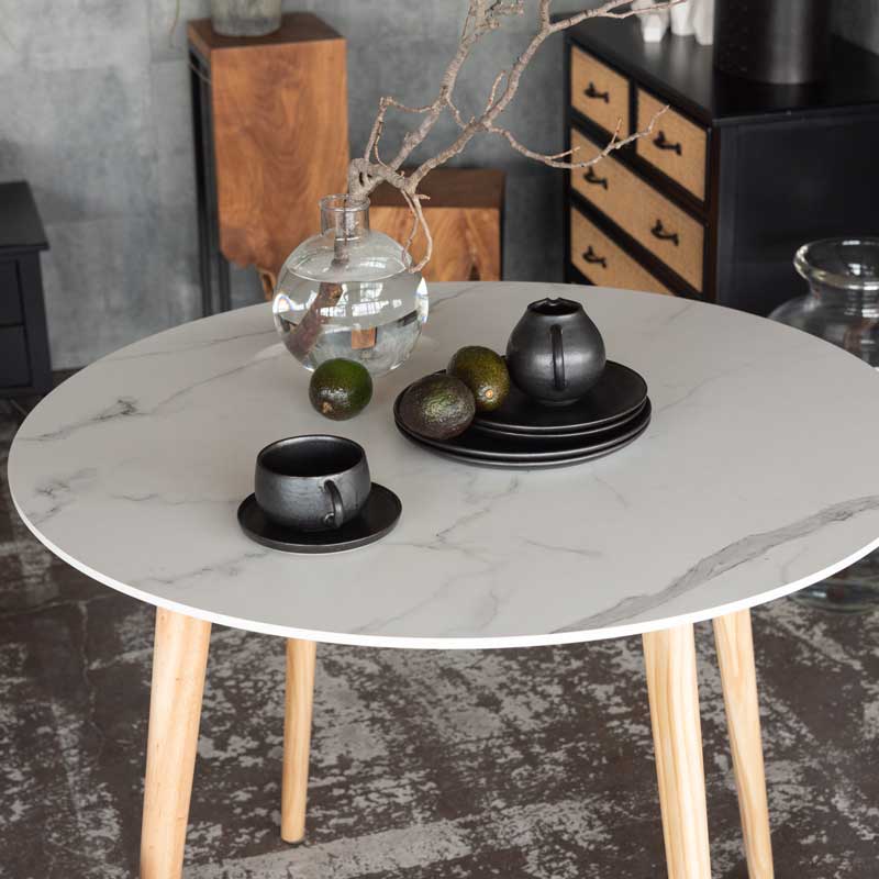 フォトジェニックな大理石調ラウンドテーブル｜暮らしに映える韓国モダンインテリア