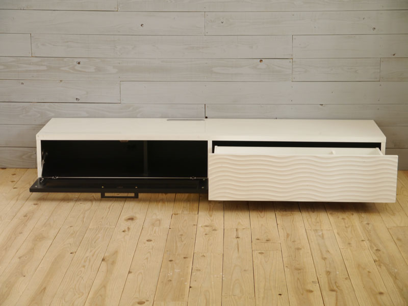 ホワイトとブラックのコントラストが美しいローボード|TVボード|幅170cm|SU