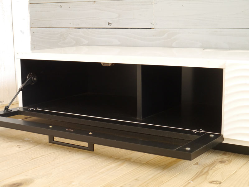 ホワイトとブラックのコントラストが美しいローボード|TVボード|幅170cm|SU