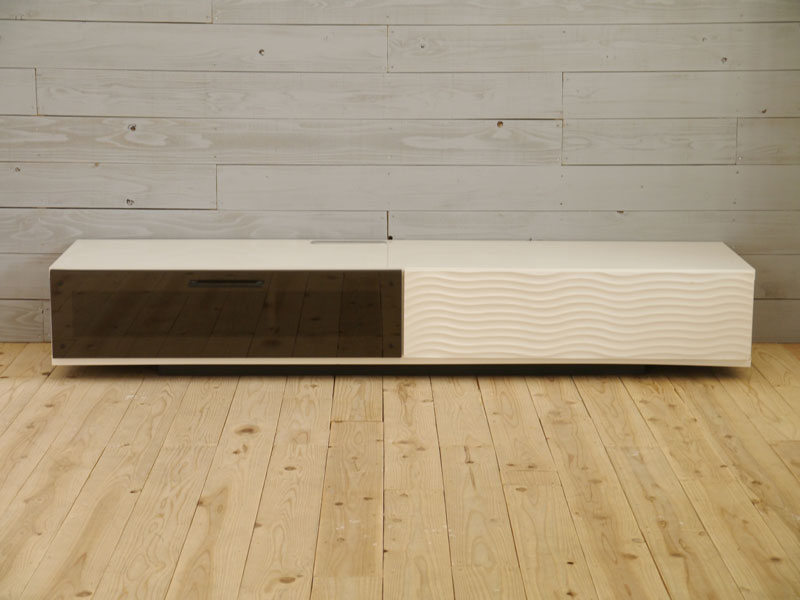 ホワイトとブラックのコントラストが美しいローボード|TVボード|幅170cm|SU