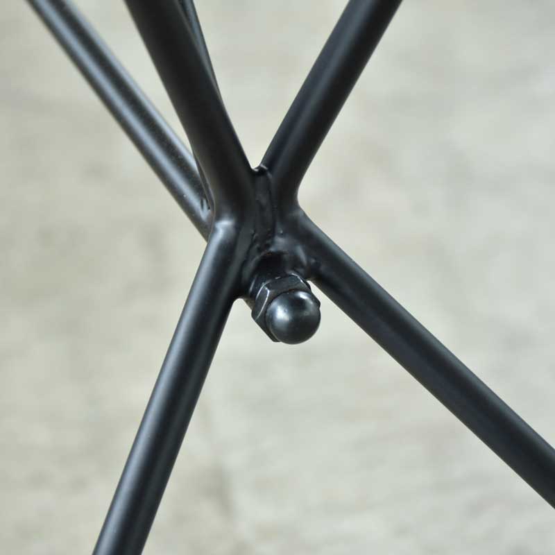 ウォールナット無垢×スチール脚のインダストリアルダイニングテーブル｜幾何学デザインが映える上質な空間へ｜幅160cm