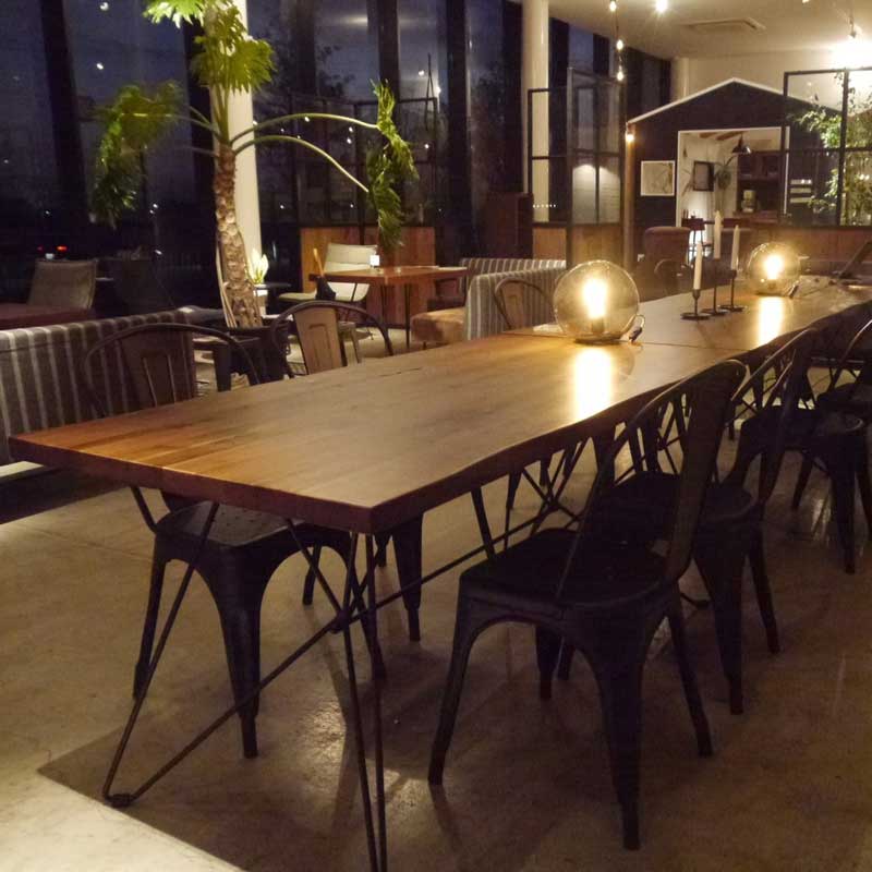 ウォールナット無垢×スチール脚のインダストリアルダイニングテーブル｜幾何学デザインが映える上質な空間へ｜幅160cm