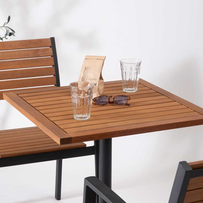 ユーカリ天然木カフェテーブル｜軽量アルミ脚＆アジャスター付き