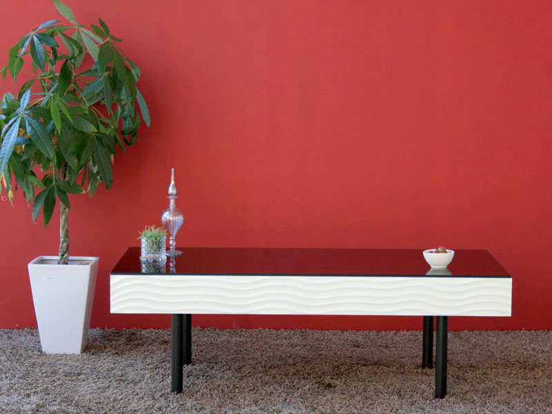 ホワイトとブラックのコントラストが美しいリビングテーブル｜SU