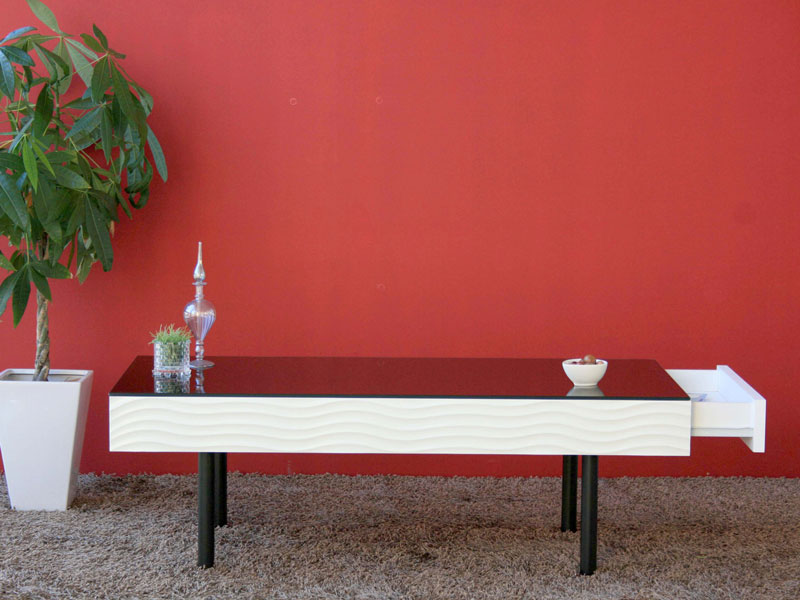 ホワイトとブラックのコントラストが美しいリビングテーブル｜SU